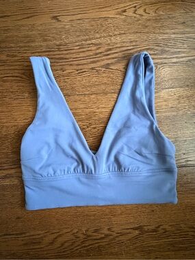 Lululemon Align V-Neck bra C/D cup size 6 in washed denim